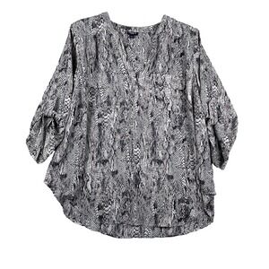Torrid Women's 2X Neutral Snakeskin Print Blouse Harper Tab‎ Sleeve Boho Chic